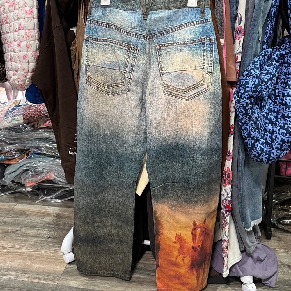 Vibrant horse print barrel Jeans - Picture 5 of 5